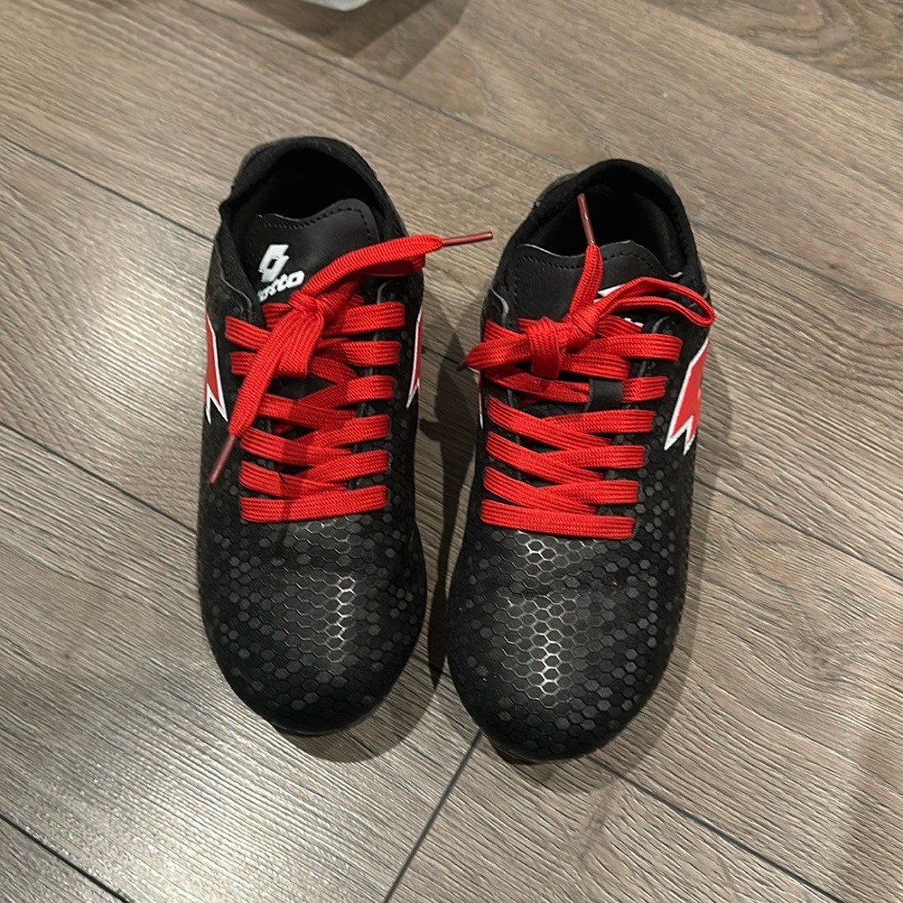 Lotto soccer cleats size 3